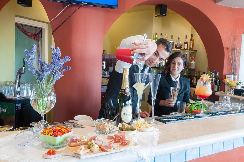 Hotel Li Graniti Baja Sardinia Eksteriør billede